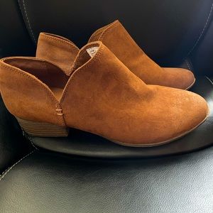 American Eagle Faux Suede Shoes/booties